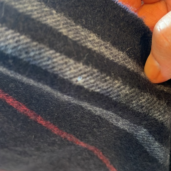 Burberry Cashmere wool blend winter Scarf Blue red and white with fringe - Picture 11 of 17